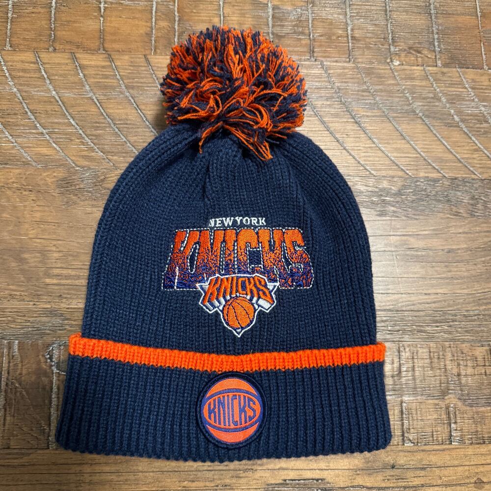 NBA New York Knicks Youth Knit Pom Beanie Hat Size 5-9 Years NWT Kids